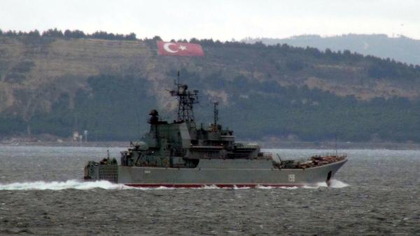Rus savaş gemisi 'Yamal' Çanakkale Boğazı'ndan geçti