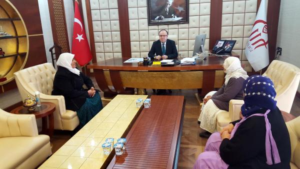Siirt Valisi, 'Barış Anneleri İnisiyatifi' üyesi 3 kadınla görüştü