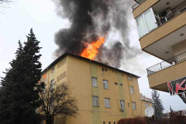 Kahramanmaraş'ta öğrenci yurdunda yangın (1)