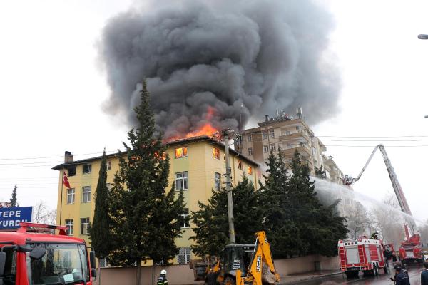 Kahramanmaraş'ta öğrenci yurdunda yangın (2)