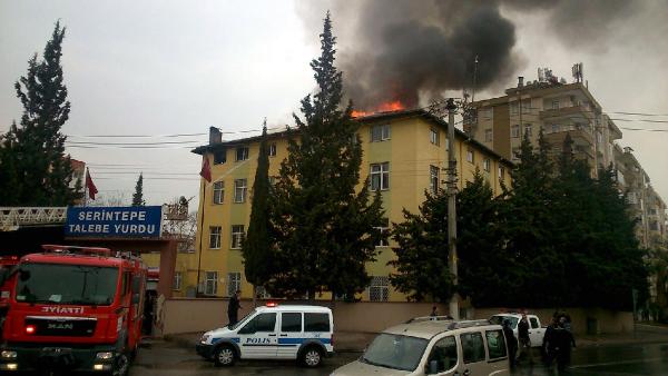 Kahramanmaraş'ta öğrenci yurdunda yangın (3)