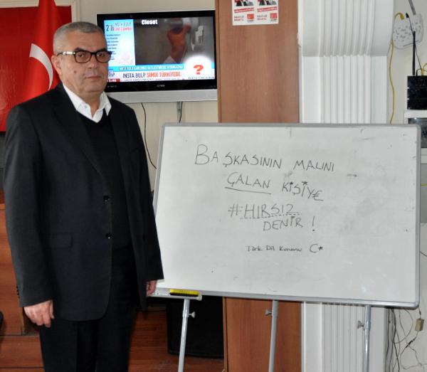 CHP'den pankartlı 17- 25 Aralık göndermesi