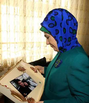 Emine Erdoğan, şehit ailesi ve huzurevini ziyaret etti