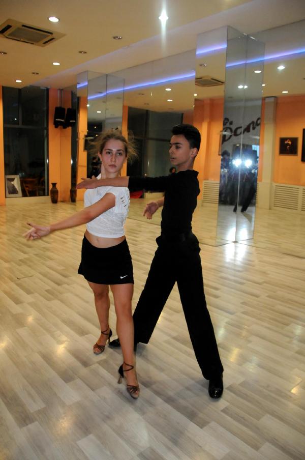 Trabzonlu dansçılar Letonya'da yarışacak