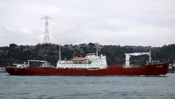 Rus askeri lojistik gemisi 'Yauza' İstanbul Boğazı'ndan geçti