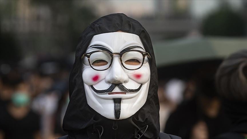 Hükümetin maske yasağına ret