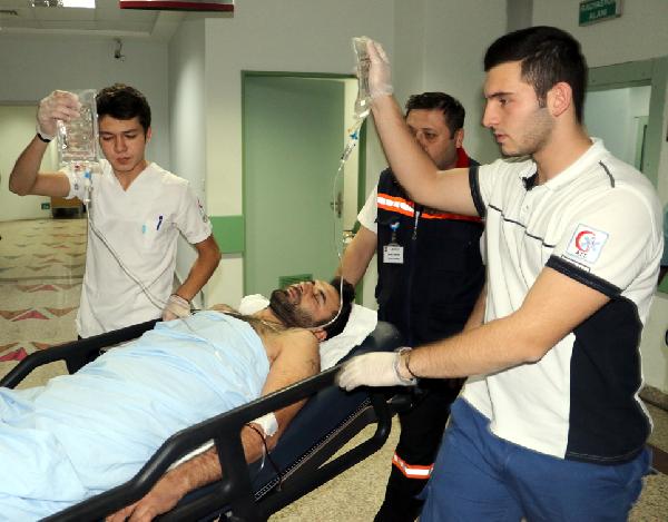 Seyyar balıkçı tabancayla bacaklarından vuruldu