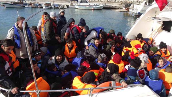 Botu su alan kaçakların imdadına Sahil Güvenlik yetişti