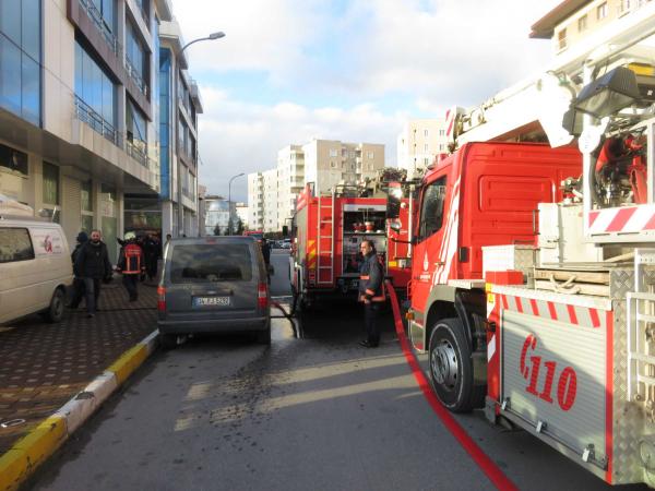 Televizyon kanalının stüdyosunda yangın: 1'i ağır 4 yaralı