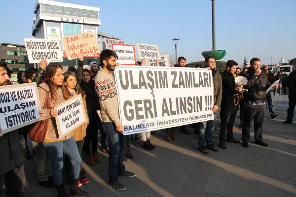 Üniversitelilerden toplu ulaşımda 'zam geri alınsın' eylemi