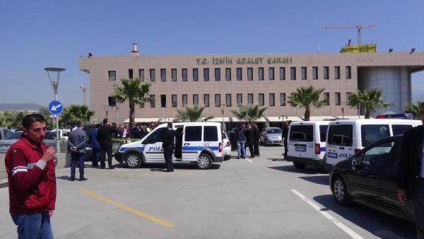 Duruşmaya gelenlerin otomobillerinde iki pompalı tüfek bulundu