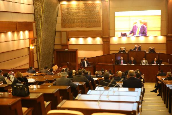 17/25 Aralık konuşması yapınca kürsüden kovuldu