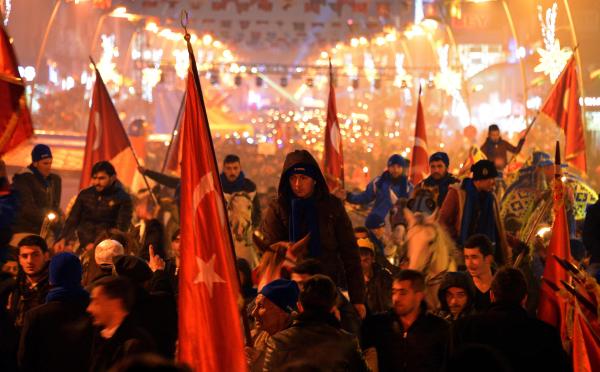 Mustafa Sandal'dan eksi 17 derecede konser
