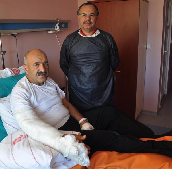 Kuru ağaç dallarını yakarken kendini yaktı