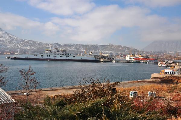 Türkiye’nin en büyük feribotu, Van Gölü sularına indirildi