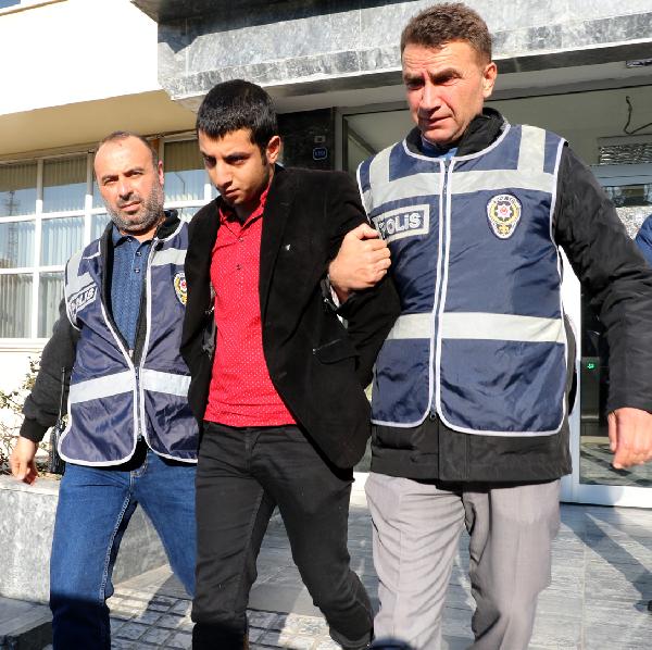 4 ayrı evden 21 bin lira değerinde altın çaldı