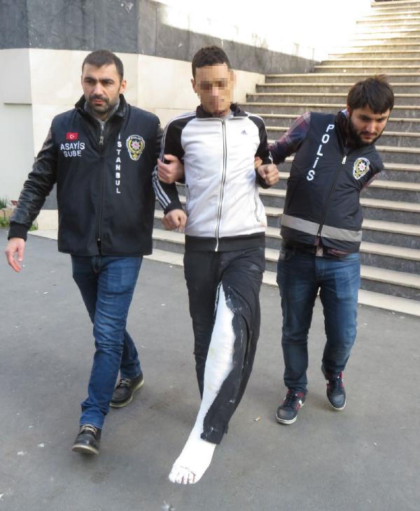 Motosikletli kapkaççılar kaza yapınca yakalandılar
