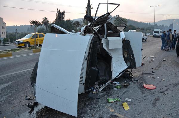 Otomobil karşı şeride geçti: 2 yaralı