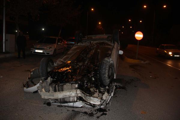 Kontrolden çıkan otomobil ağaca çaptı: 2 yaralı