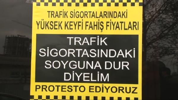 Kadıköy'de trafik sigortalarına yapılan zam protesto edildi