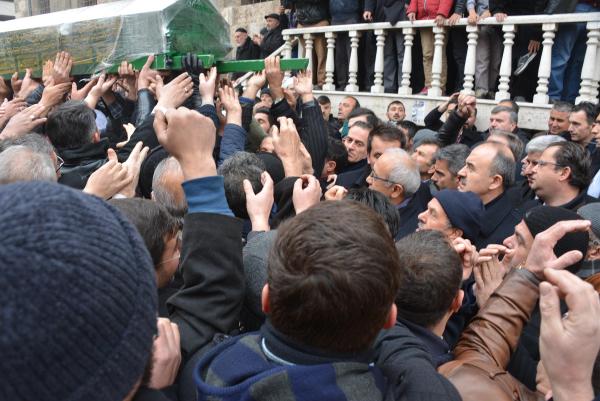 Başbakan Yardımcısı Elvan, Konya'da cenaze törenine katıldı