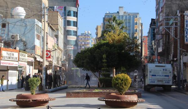 Kızıltep'de izinsiz yürüyüşe polis müdahalesi
