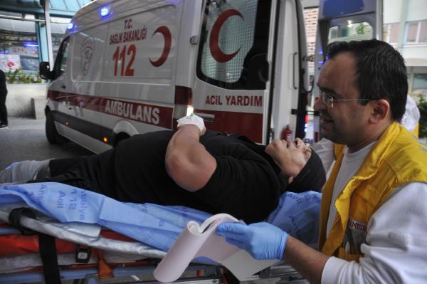 2 bacağından vuruldu