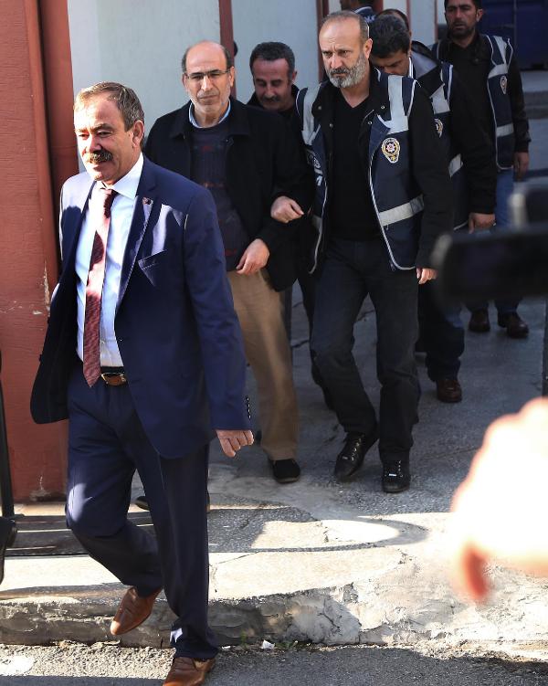 Mersin'de gözaltına alınan HDP'li Başkan adliyeye sevk edildi