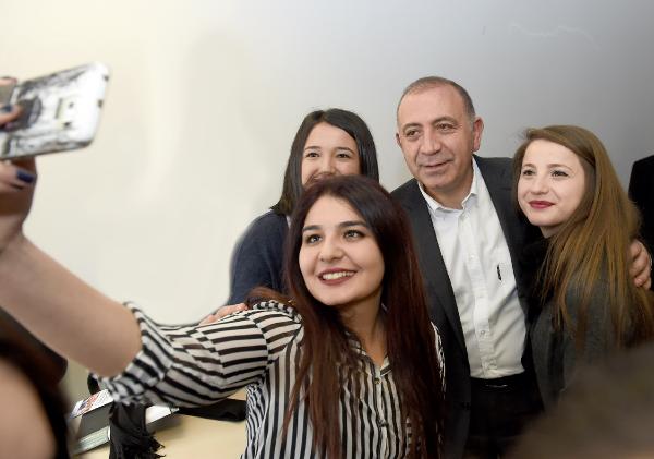 TÜİD üyesi öğrenciler, Gürsel Tekin'i ziyaret etti