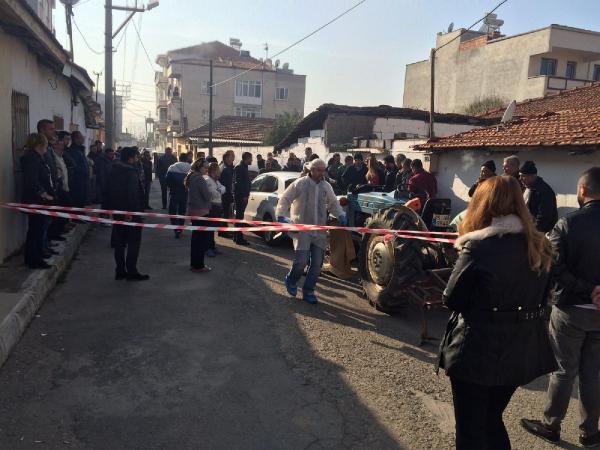 Evinde annesinin gözü önünde öldürüldü