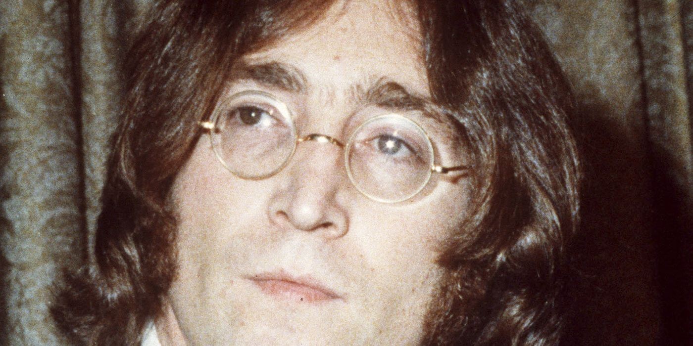 John Lennon’un gözlüğü rekor fiyata satıldı