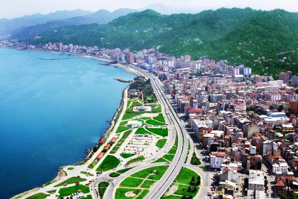 Rize’de dolgu alanındaki binalarda büyük tehlike