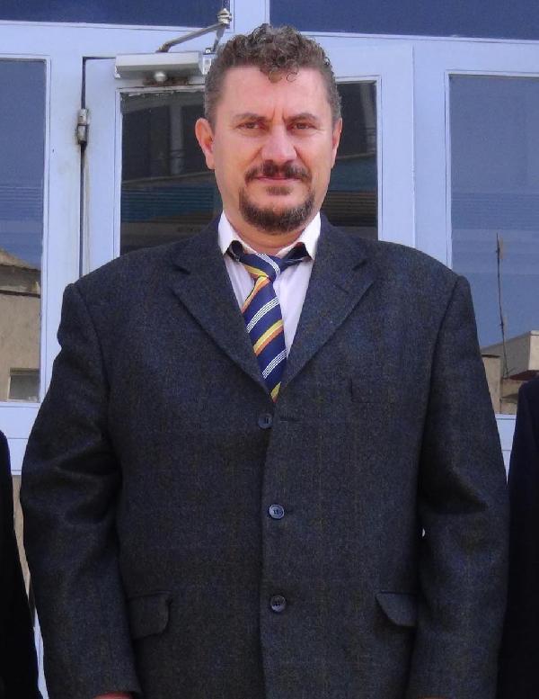 Memuriyetten atılabilmek için mücadele verdi