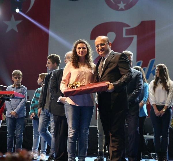 Başbakan Yardımcısı Akdoğan Makedonya’da Türkçe Eğitim Bayramı’na katıldı