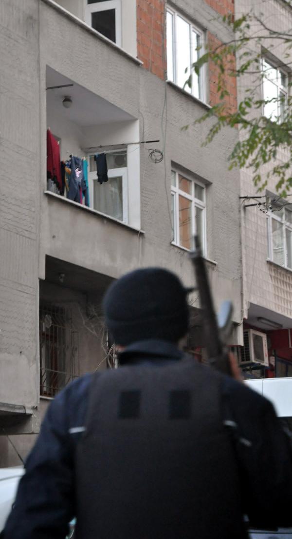 Polis 5 saat boyunca olay yerinde delil topladı