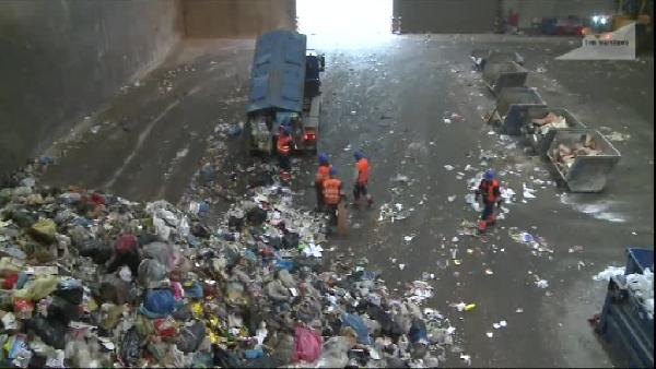 Yanlışlıkla çöpe atılan 22 bin euro bulundu