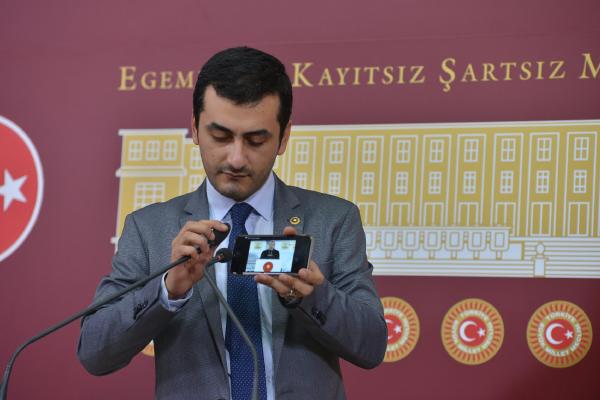 CHP'li Eren Erdem : Cep telefonundan verdiği röportajın görüntülerini izletti