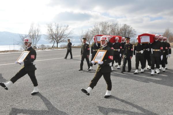 Bitlis'te şehit düşen 2 asker törenle memleketlerine uğurlandı