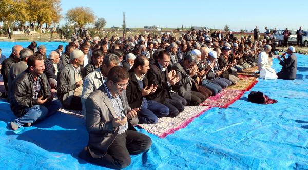 Adana'da çiftçiler yağmur duasına çıktı