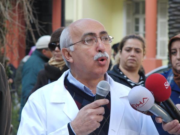 İzmir'de doktorların '10 dakika muayene' eylemi sürüyor