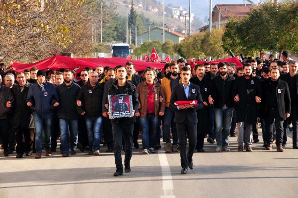 Şehit uzman çavuşu 5 bin hemşehrisi uğurladı