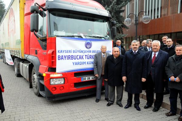 Bayırbucak Türkmenleri'ne 3 TIR dolusu yardım