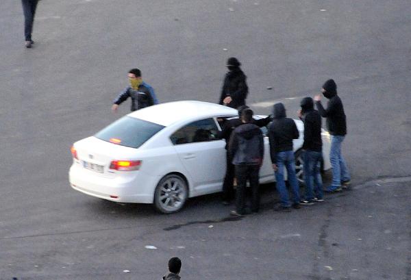 Diyarbakır'da yine olaylar çıktı (2)