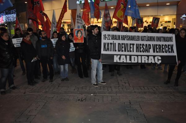 İzmir'de cezaevi protestosuna 35 gözaltı