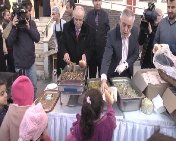 Suriyeli çocuklar için düzenlenen Hamsi Festivali'nden renkli görüntüler