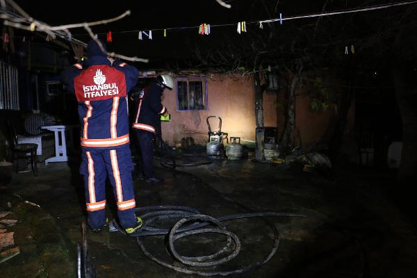Üsküdar'da gecekondu yangını: 1 ölü