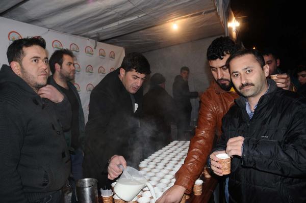 Tarım Müdürlüğü, Mevlit kandilinde süt dağıttı