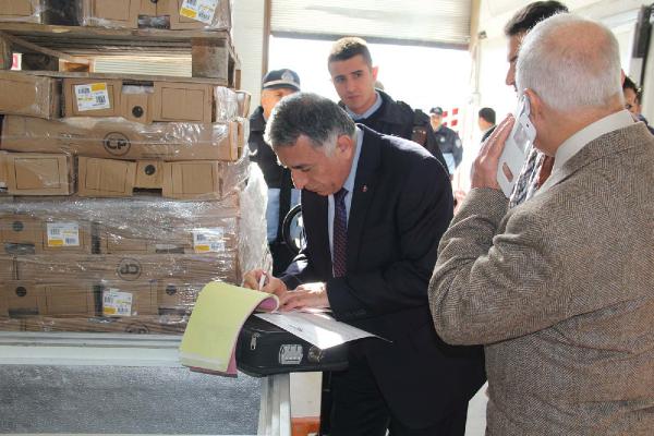 Şanlıurfa’da zabıtanın el koyduğu tavuk etleri köpeklere yem oldu