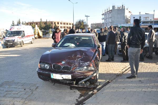 Kahta’da otomobiller çarpıştı: 3 yaralı