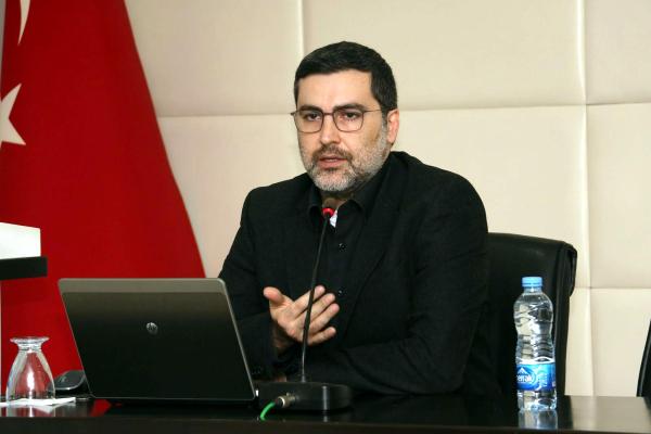 Doç. Dr. Ümit Akçay: Merkez Bankası faizi arttırsa da sabit tutsa da büyümeye olumsuz yansıyacak